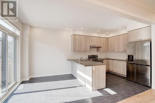 39 Boiton Street, Richmond Hill, ON - Indoor Photo Showing Kitchen