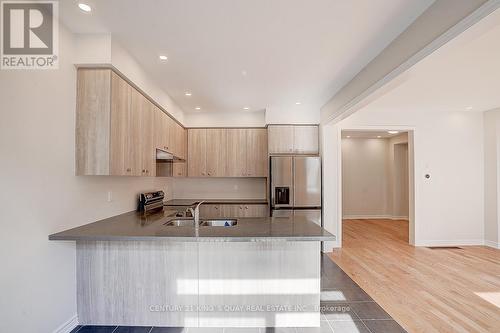 39 Boiton Street, Richmond Hill, ON - Indoor Photo Showing Kitchen With Double Sink