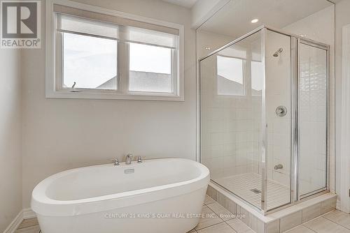 39 Boiton Street, Richmond Hill, ON - Indoor Photo Showing Bathroom