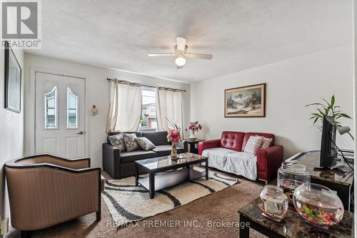 104 Rodney Street, Collingwood, ON - Indoor Photo Showing Living Room