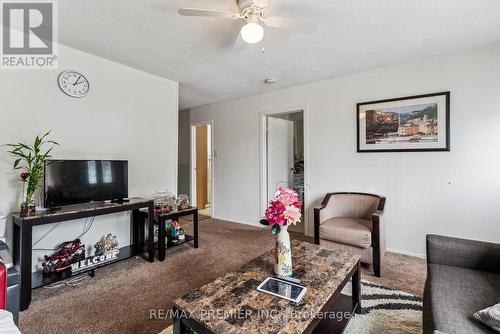 104 Rodney Street, Collingwood, ON - Indoor Photo Showing Living Room