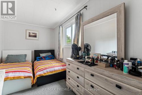 104 Rodney Street, Collingwood, ON - Indoor Photo Showing Bedroom