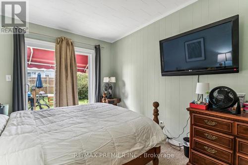 104 Rodney Street, Collingwood, ON - Indoor Photo Showing Bedroom