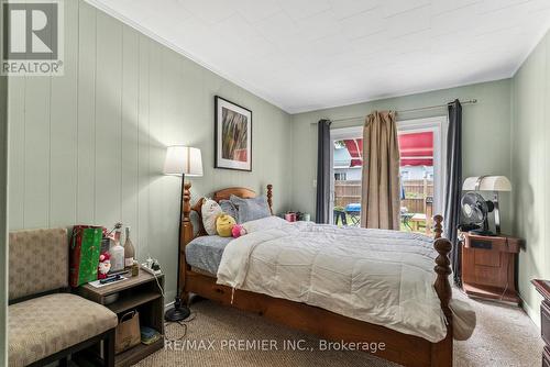 104 Rodney Street, Collingwood, ON - Indoor Photo Showing Bedroom