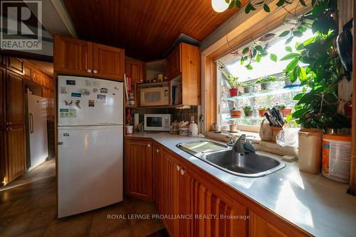 1067B Shawenegog Lake Lane, North Frontenac (Frontenac North), ON - Indoor Photo Showing Kitchen