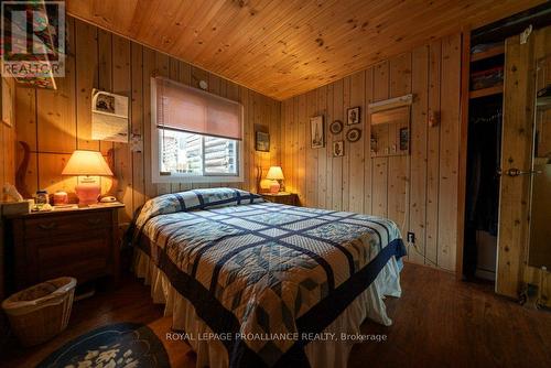 1067B Shawenegog Lake Lane, North Frontenac (Frontenac North), ON - Indoor Photo Showing Bedroom