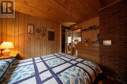 1067B Shawenegog Lake Lane, North Frontenac (Frontenac North), ON - Indoor Photo Showing Bedroom