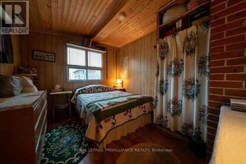 1067B Shawenegog Lake Lane, North Frontenac (Frontenac North), ON - Indoor Photo Showing Bedroom