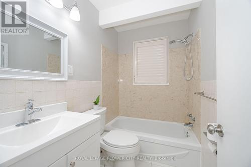 50 Beacon Avenue, Hamilton, ON - Indoor Photo Showing Bathroom