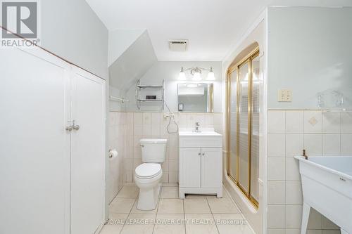 50 Beacon Avenue, Hamilton, ON - Indoor Photo Showing Bathroom