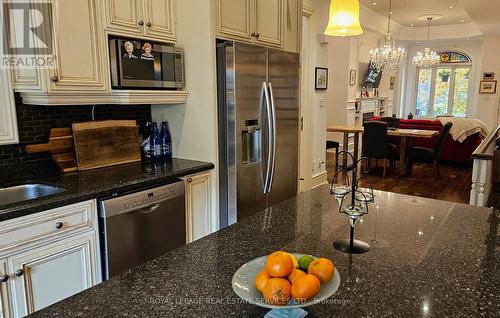 64 Robert Street, Toronto, ON - Indoor Photo Showing Kitchen