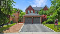 6052 ST. IVES WAY  Mississauga, ON L5N 4M1