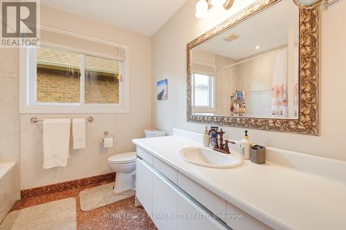 6052 St. Ives Way, Mississauga, ON - Indoor Photo Showing Bathroom