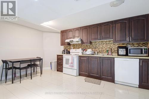 6052 St. Ives Way, Mississauga, ON - Indoor Photo Showing Kitchen