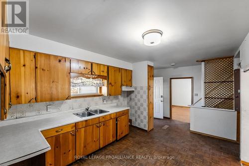 348 University Avenue W, Cobourg, ON - Indoor Photo Showing Kitchen With Double Sink