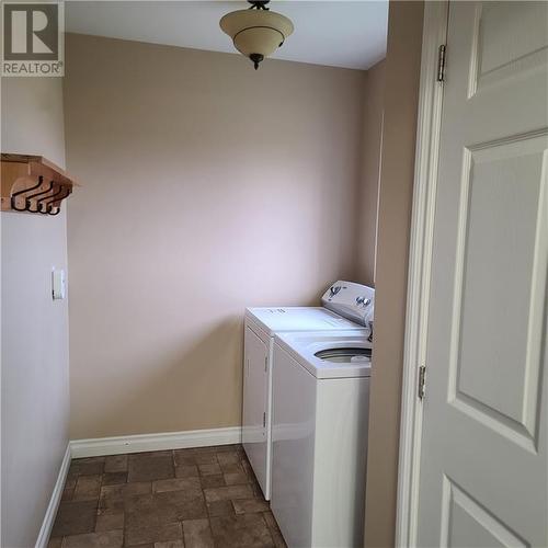 2002 County Road 2 Road, Johnstown, ON - Indoor Photo Showing Laundry Room