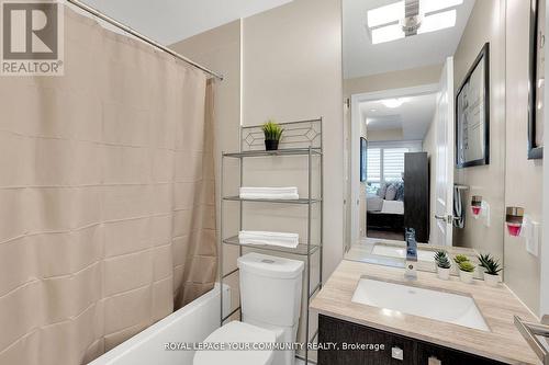 522 - 9085 Jane Street, Vaughan, ON - Indoor Photo Showing Bathroom