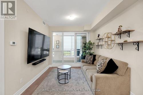 522 - 9085 Jane Street, Vaughan, ON - Indoor Photo Showing Living Room