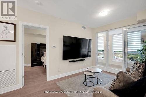 522 - 9085 Jane Street, Vaughan, ON - Indoor Photo Showing Living Room