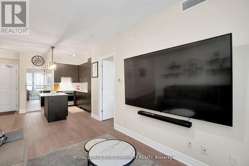 522 - 9085 Jane Street, Vaughan, ON - Indoor Photo Showing Kitchen