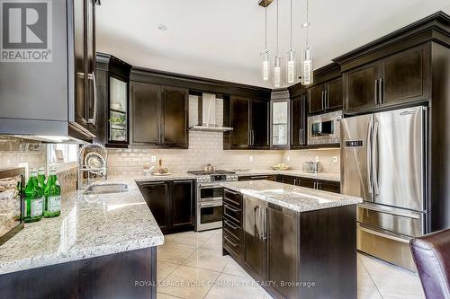 105 Burns Boulevard, King, ON - Indoor Photo Showing Kitchen With Stainless Steel Kitchen With Upgraded Kitchen