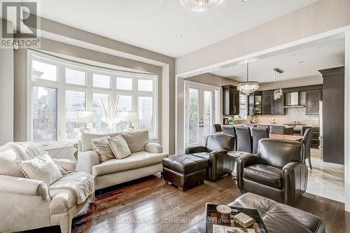 105 Burns Boulevard, King, ON - Indoor Photo Showing Living Room