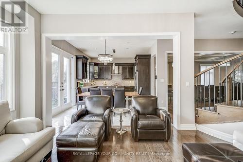 105 Burns Boulevard, King, ON - Indoor Photo Showing Living Room