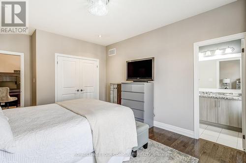 105 Burns Boulevard, King, ON - Indoor Photo Showing Bedroom