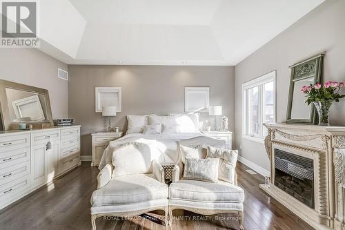 105 Burns Boulevard, King, ON - Indoor Photo Showing Bedroom