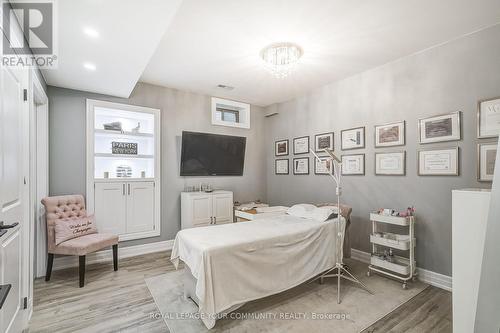 105 Burns Boulevard, King, ON - Indoor Photo Showing Bedroom