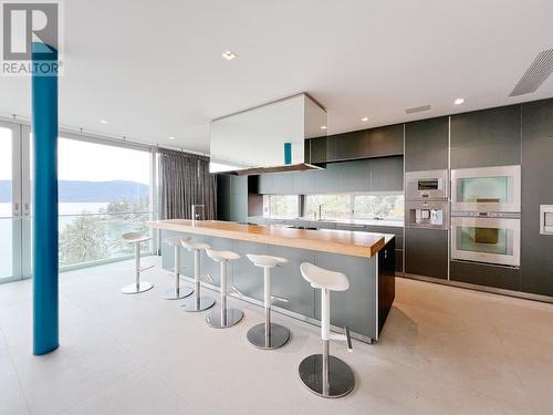 5535 Parthenon Place, West Vancouver, BC - Indoor Photo Showing Kitchen