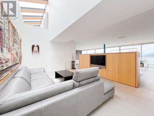 5535 Parthenon Place, West Vancouver, BC - Indoor Photo Showing Living Room