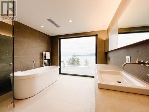 5535 Parthenon Place, West Vancouver, BC - Indoor Photo Showing Bathroom