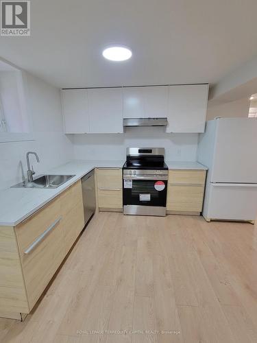 Lower - 68 Bird Street, Barrie, ON - Indoor Photo Showing Kitchen