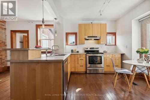 39 Oakwood Avenue, Toronto, ON - Indoor Photo Showing Kitchen