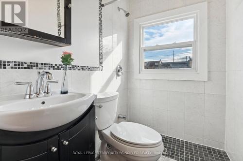 39 Oakwood Avenue, Toronto, ON - Indoor Photo Showing Bathroom