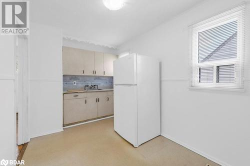 220 Pine Street, Belleville, ON - Indoor Photo Showing Kitchen