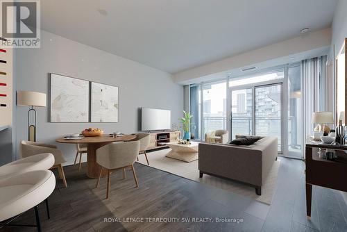 819 - 525 Adelaide Street W, Toronto, ON - Indoor Photo Showing Living Room