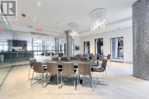 819 - 525 Adelaide Street W, Toronto, ON - Indoor Photo Showing Dining Room