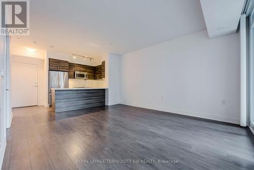 819 - 525 Adelaide Street W, Toronto, ON - Indoor Photo Showing Kitchen