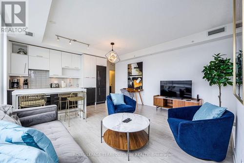 1707 - 199 Richmond Street W, Toronto, ON - Indoor Photo Showing Living Room