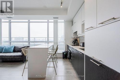 1707 - 199 Richmond Street W, Toronto, ON - Indoor Photo Showing Kitchen