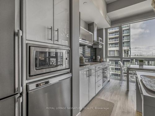 805-75 The Donway  W, Toronto, ON - Indoor Photo Showing Kitchen