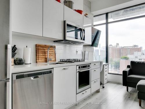 901-55 Ontario St, Toronto, ON - Indoor Photo Showing Kitchen