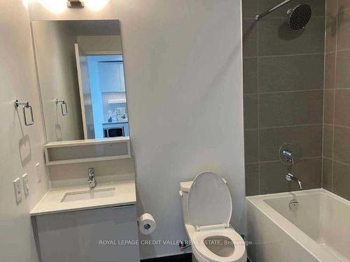 3701-950 Portage Pkwy, Vaughan, ON - Indoor Photo Showing Bathroom