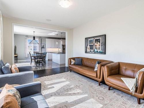 30 Drew Brown Blvd, Orangeville, ON - Indoor Photo Showing Living Room