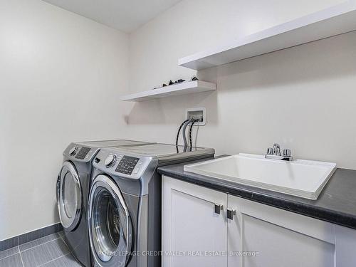 30 Drew Brown Blvd, Orangeville, ON - Indoor Photo Showing Laundry Room