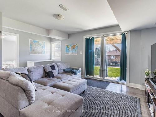 30 Drew Brown Blvd, Orangeville, ON - Indoor Photo Showing Living Room