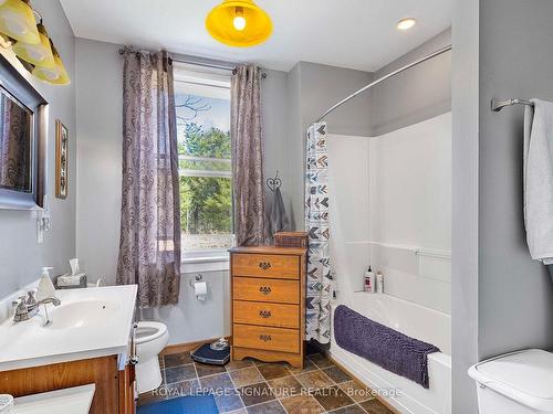 1061 Taverner Rd, Gravenhurst, ON - Indoor Photo Showing Bathroom