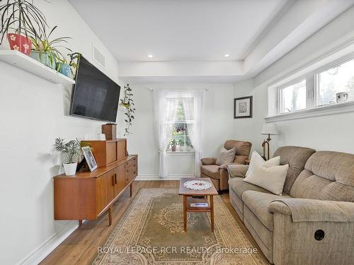 713094 1St Line, Mono, ON - Indoor Photo Showing Living Room